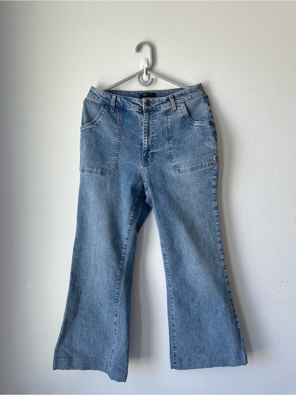 FRYE // Front Patch Pocket Wide Leg Flare Bootcut Jeans - Size 29